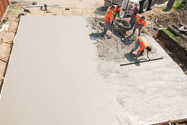 Best Custom Concrete Contractor  in Mapleton, IA
